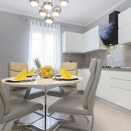 Apartment Mandalina *